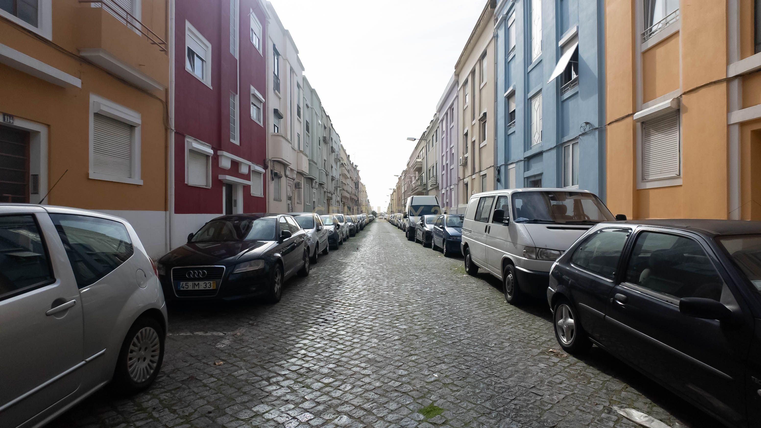 Loja/Armazém à Venda com 688 m² junto ao Alto de São João, Lisboa - Image 15