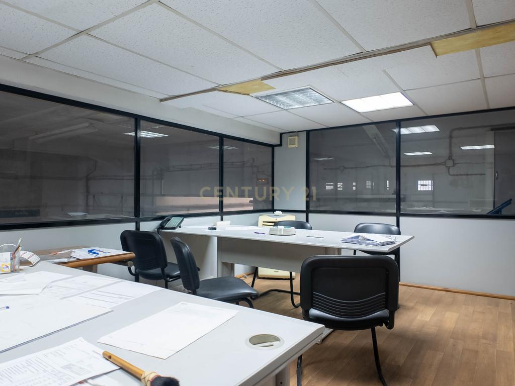 Loja/Armazém à Venda com 688 m² junto ao Alto de São João, Lisboa - Image 23