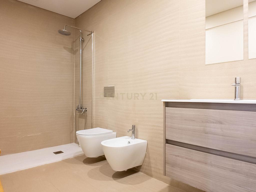 Apartamento T3 Triplex em condomínio privado em Vila Nova Gaia. - Image 28