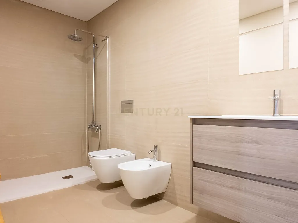 Apartamento T3 Triplex em condomínio privado em Vila Nova Gaia. - Image 28