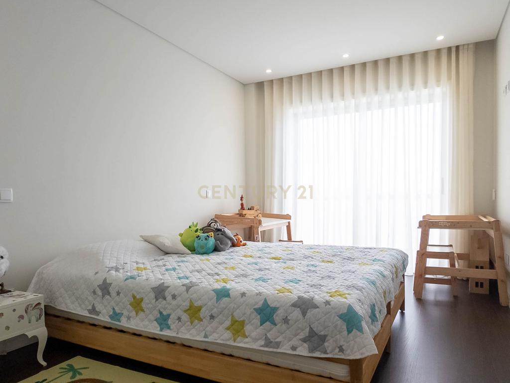 Apartamento T3 Triplex em condomínio privado em Vila Nova Gaia. - Image 30