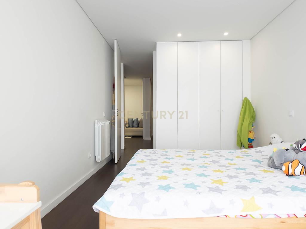 Apartamento T3 Triplex em condomínio privado em Vila Nova Gaia. - Image 32