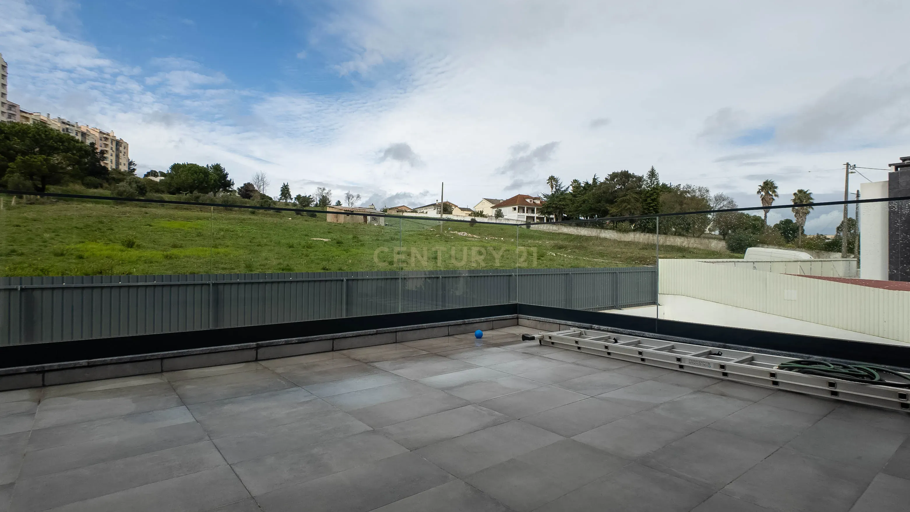 Moradia T4 de Luxo com Piscina em Odivelas (Ramada) - Image 40