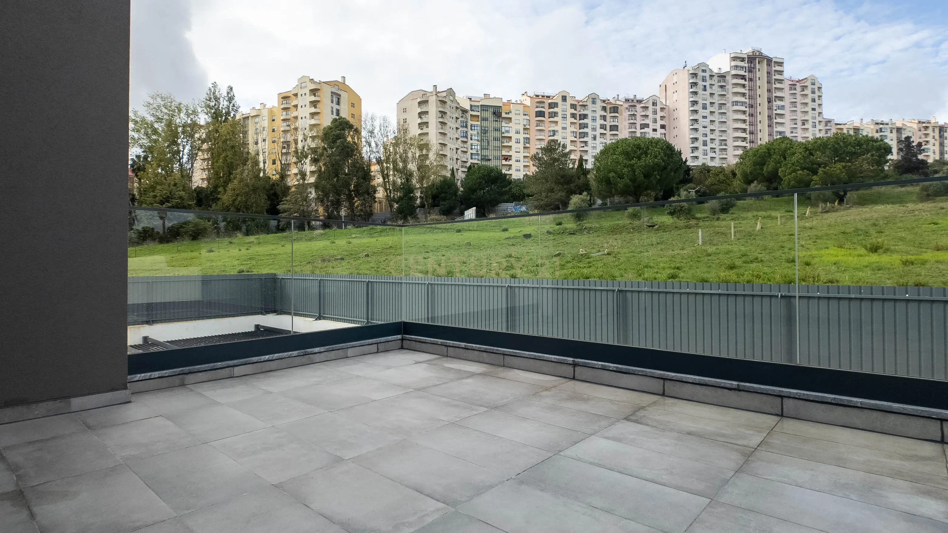 Moradia T4 de Luxo com Piscina em Odivelas (Ramada) - Image 41