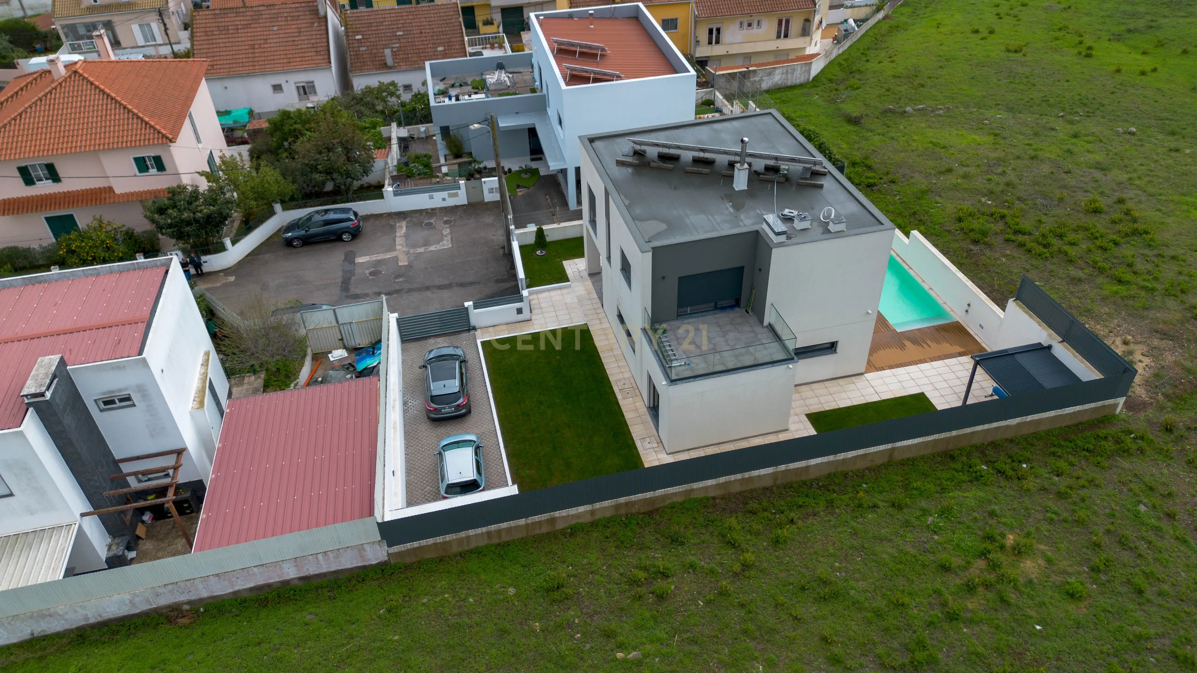 Moradia T4 de Luxo com Piscina em Odivelas (Ramada) - Image 60