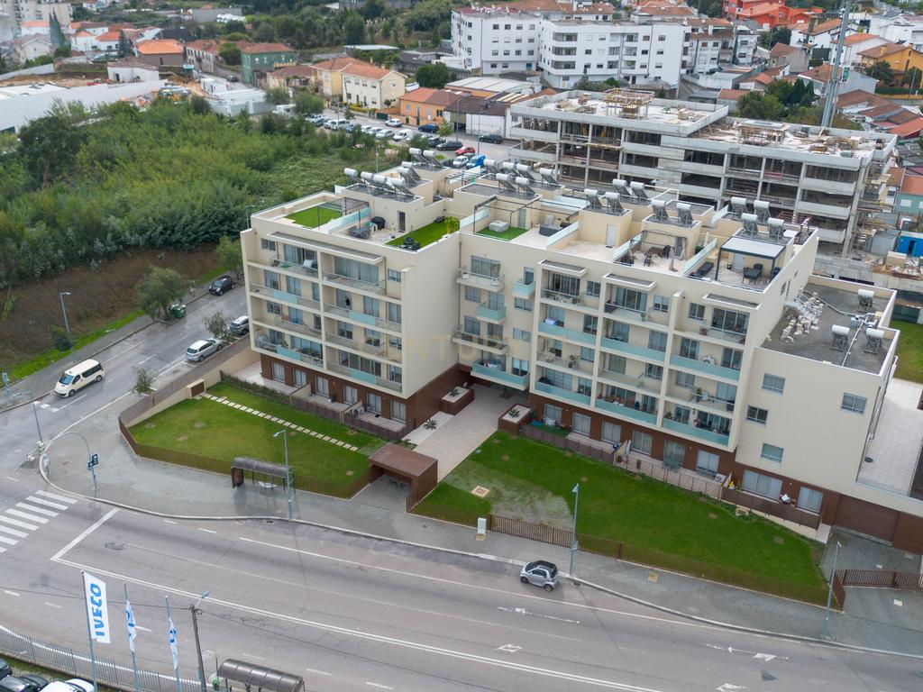 Apartamento T3 Triplex em condomínio privado em Vila Nova Gaia. - Image 48
