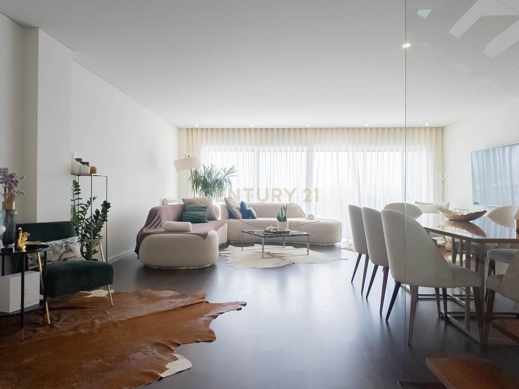 Apartamento T3 Triplex em condomínio privado em Vila Nova Gaia. - Image 1