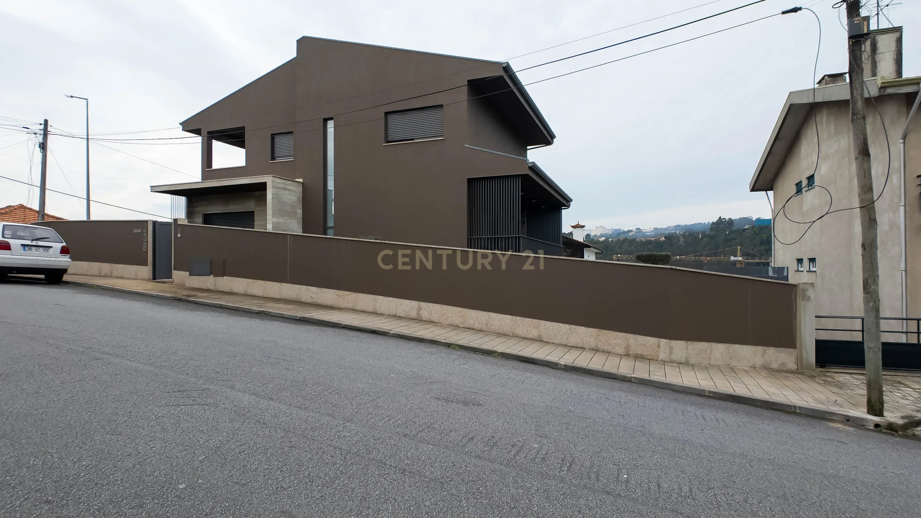 Moradia T3 com logradouro e garagem situada em Gondomar. - Image 76