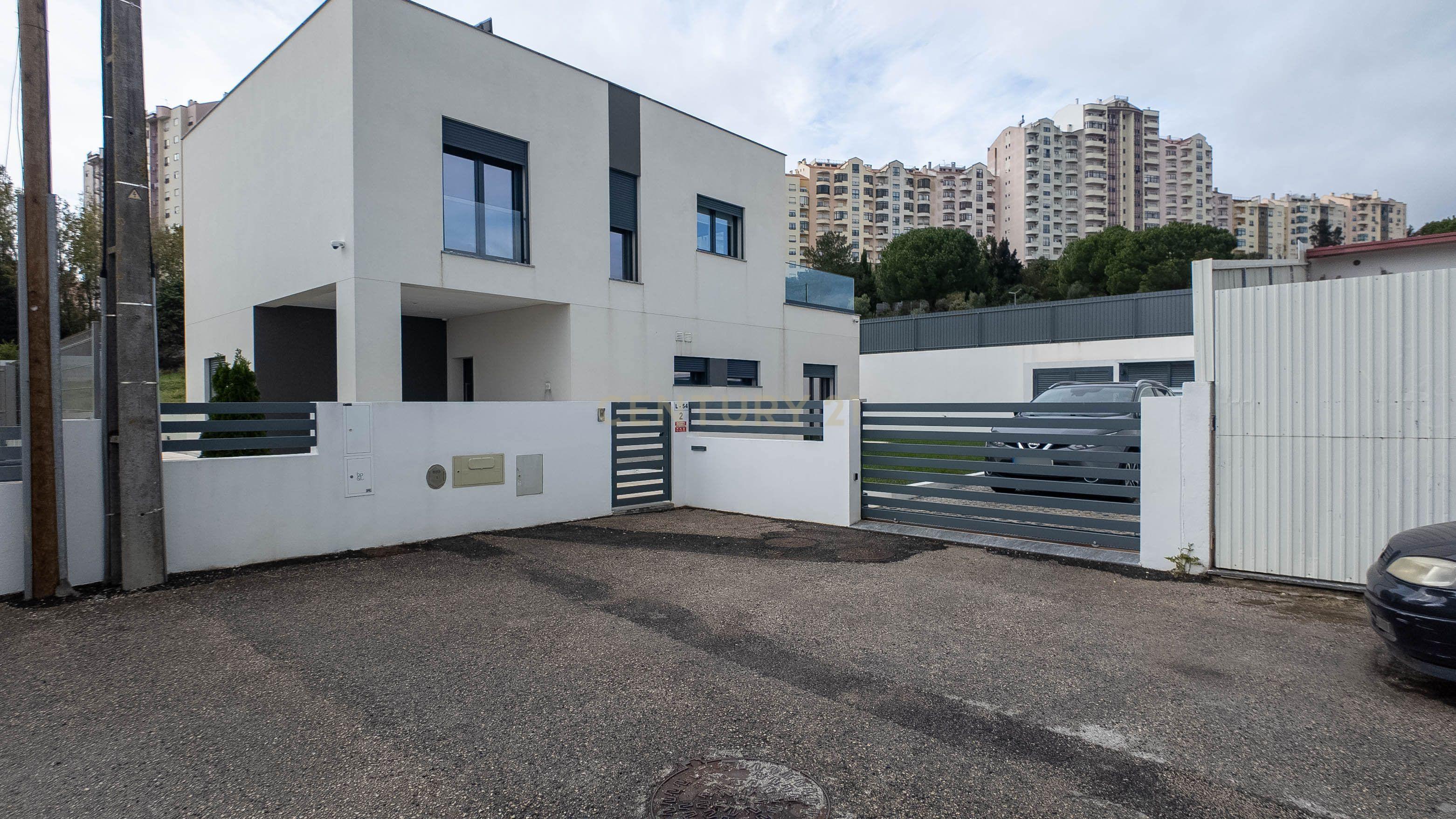 Moradia T4 de Luxo com Piscina em Odivelas (Ramada) - Image 53