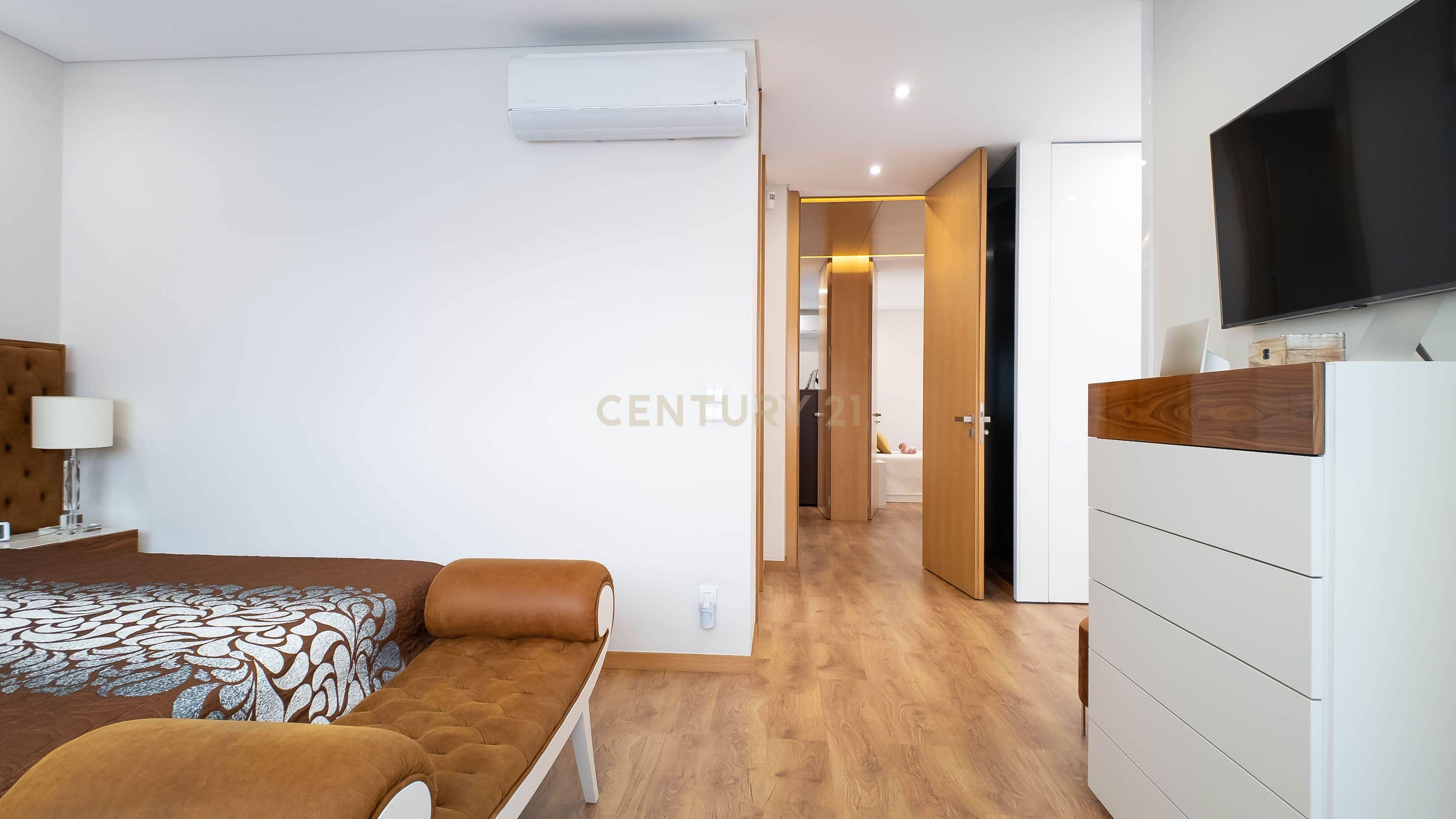 Moradia T3 com logradouro e garagem situada em Gondomar. - Image 73