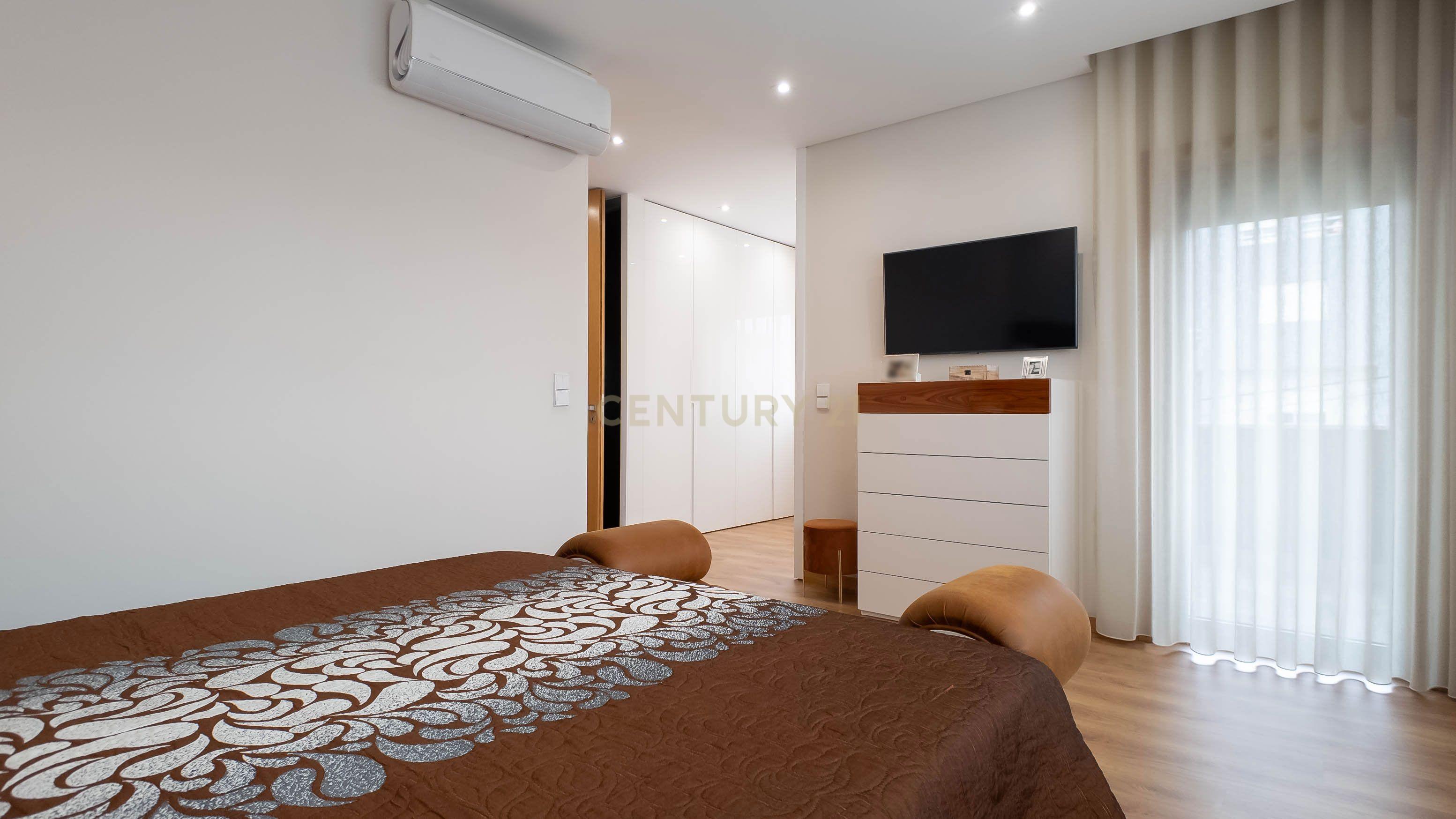 Moradia T3 com logradouro e garagem situada em Gondomar. - Image 74