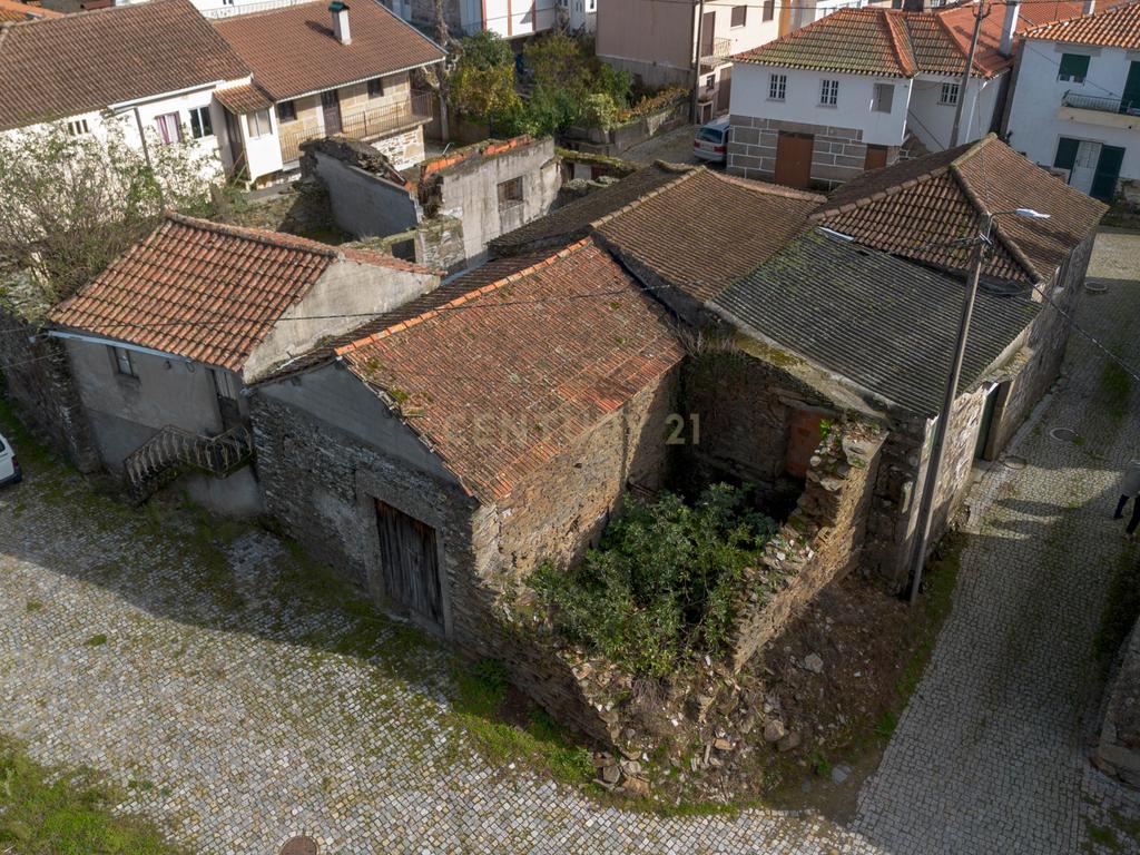 Ruína num ambiente tranquilo para demolir ou reconstruir - Image 18