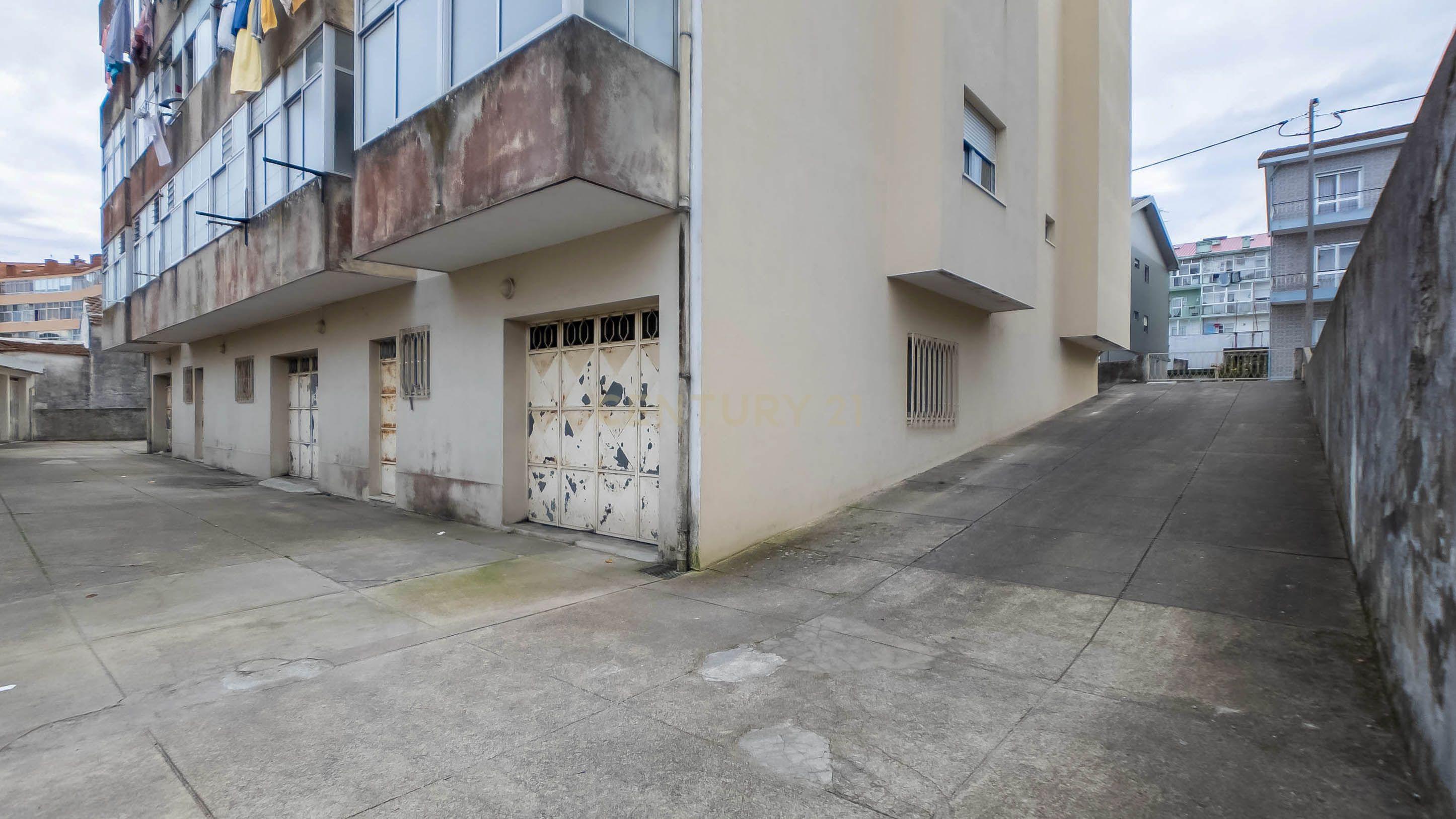 Apartamento T2 com GRANDE ARMAZEM em Rio Tinto - Gondomar - Image 30