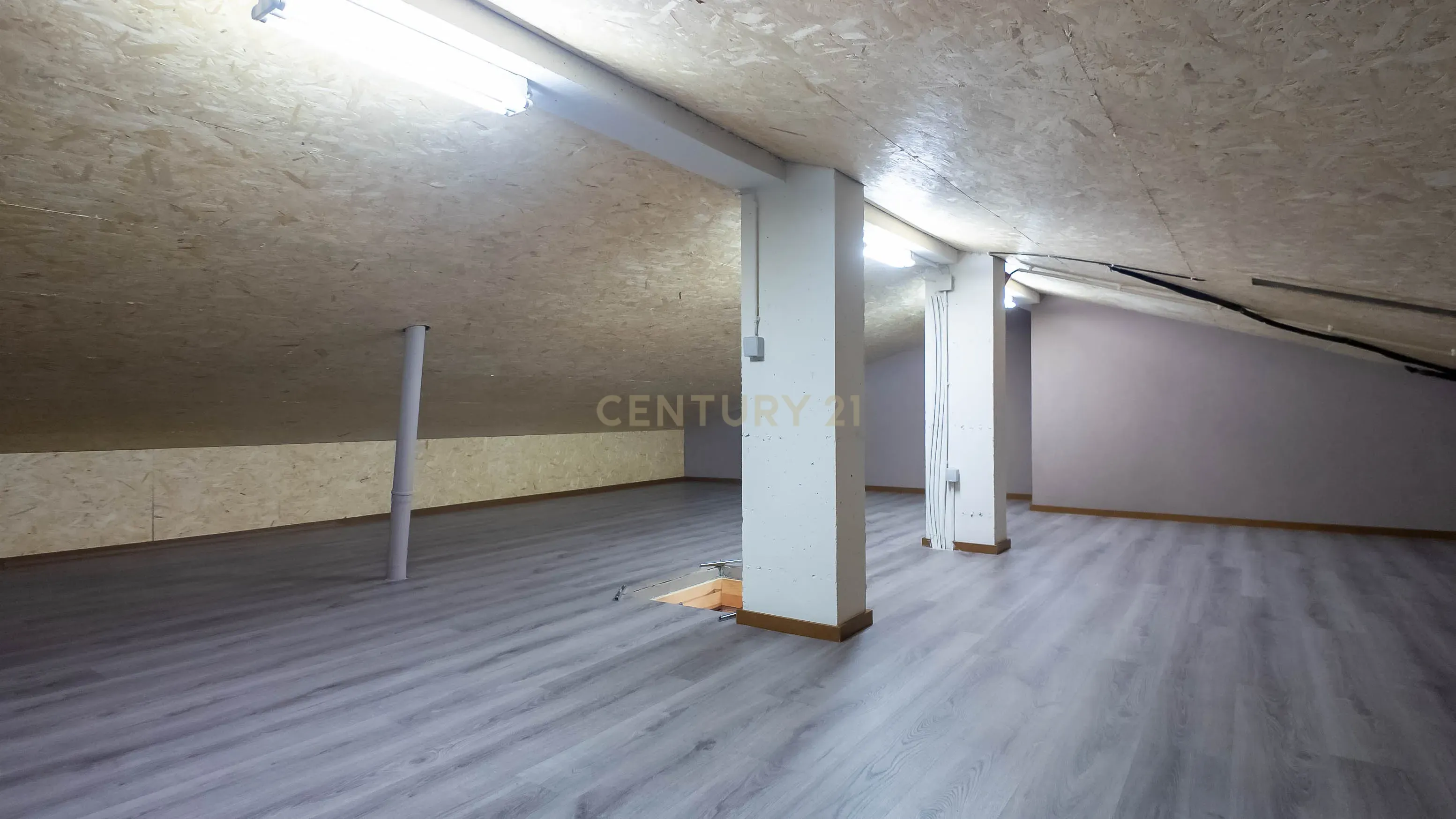 Moradia T3 com logradouro e garagem situada em Gondomar. - Image 78