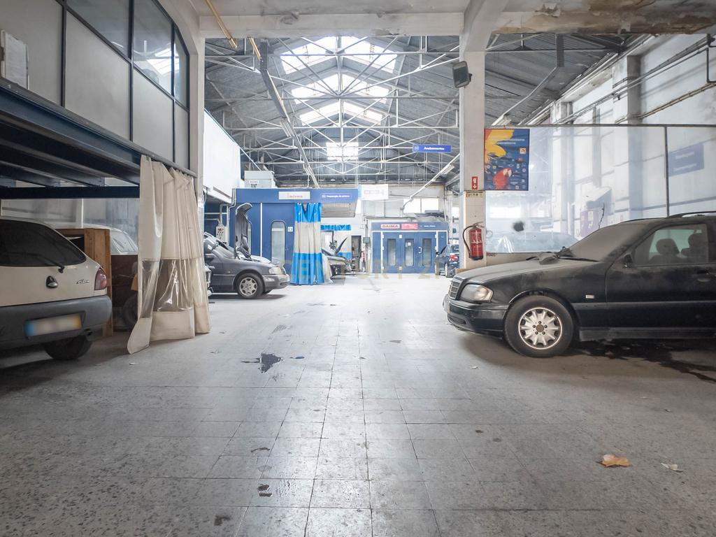 Loja/Armazém à Venda com 688 m² junto ao Alto de São João, Lisboa - Image 32