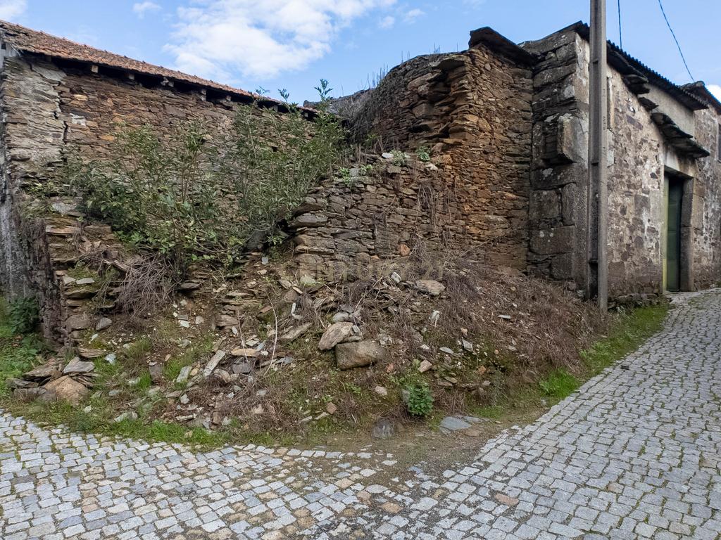 Ruína num ambiente tranquilo para demolir ou reconstruir - Image 19