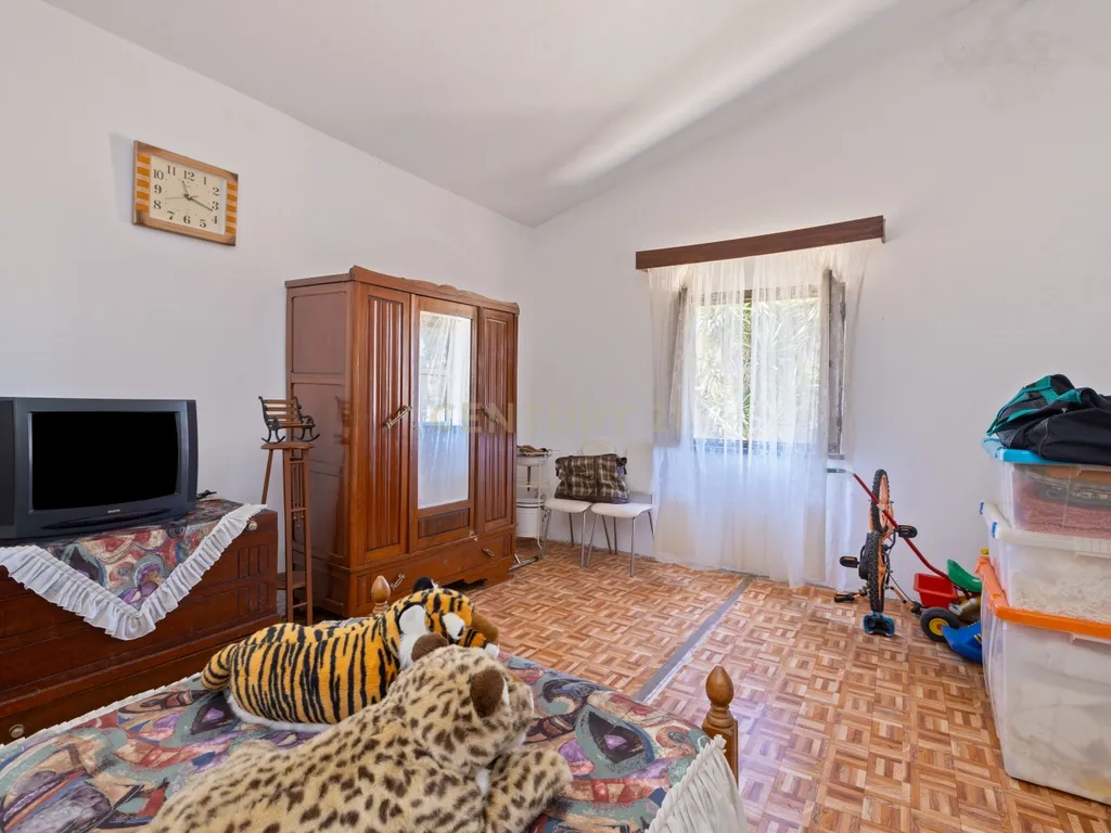 Encantadora Moradia com 7 Divisões em Parragil Loulé com Vista Campestre - Image 19