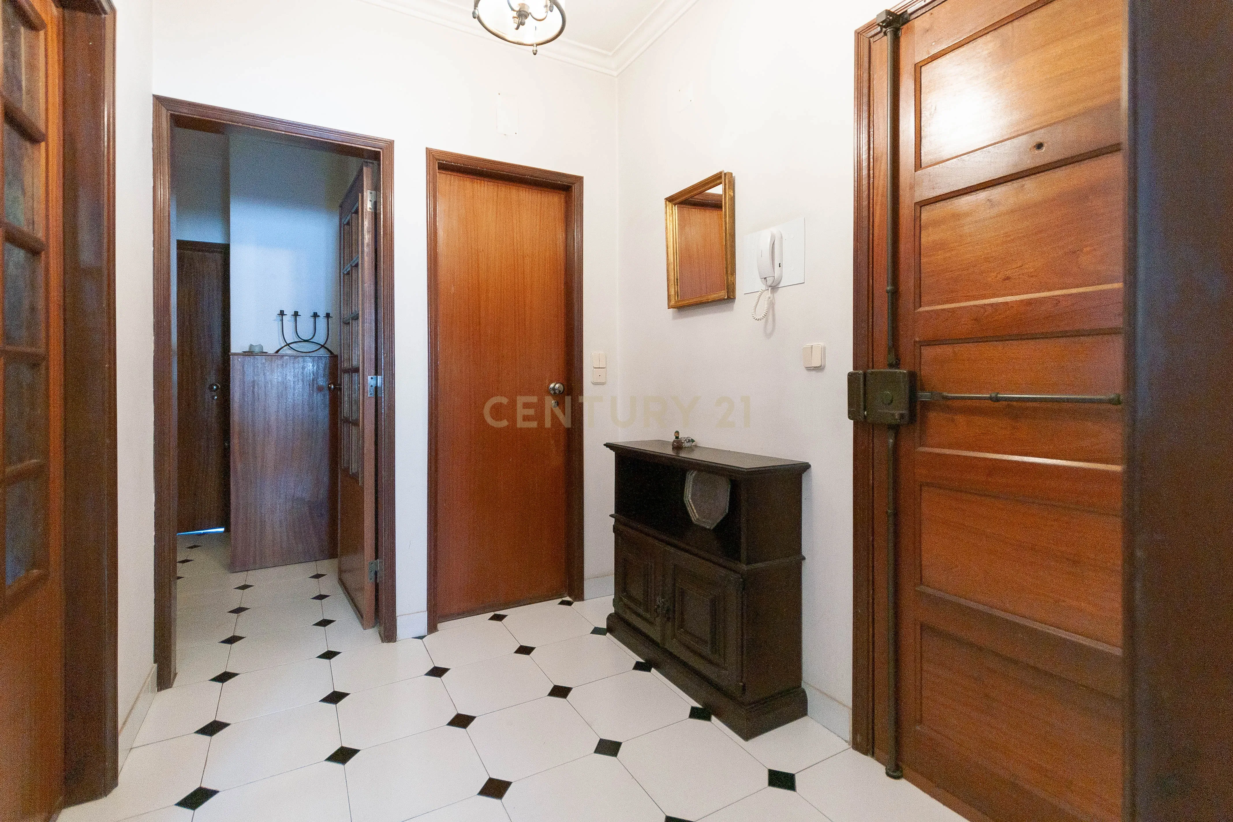 Fotografia 9 de T2+1 Duplex com Garagem em Carcavelos