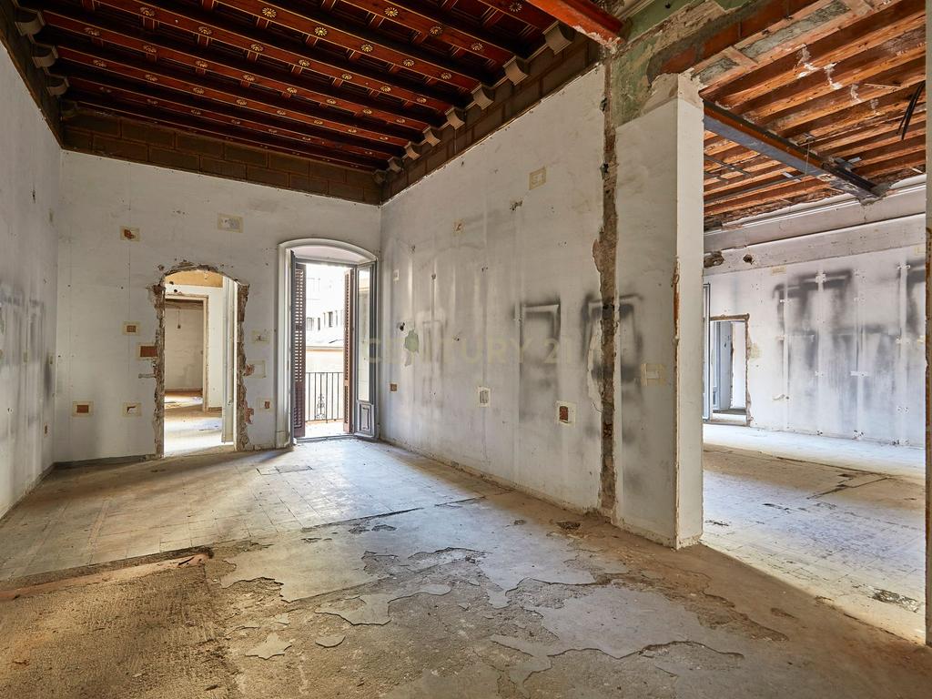 Duplex Espetacular em Barcelona, Cataluña - 463m² de Potencial - Image 24