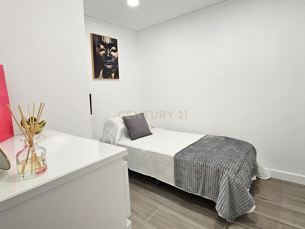 Apartamento T2 |  Renovado | Varanda | Vista Mar | Albufeira - Image 26
