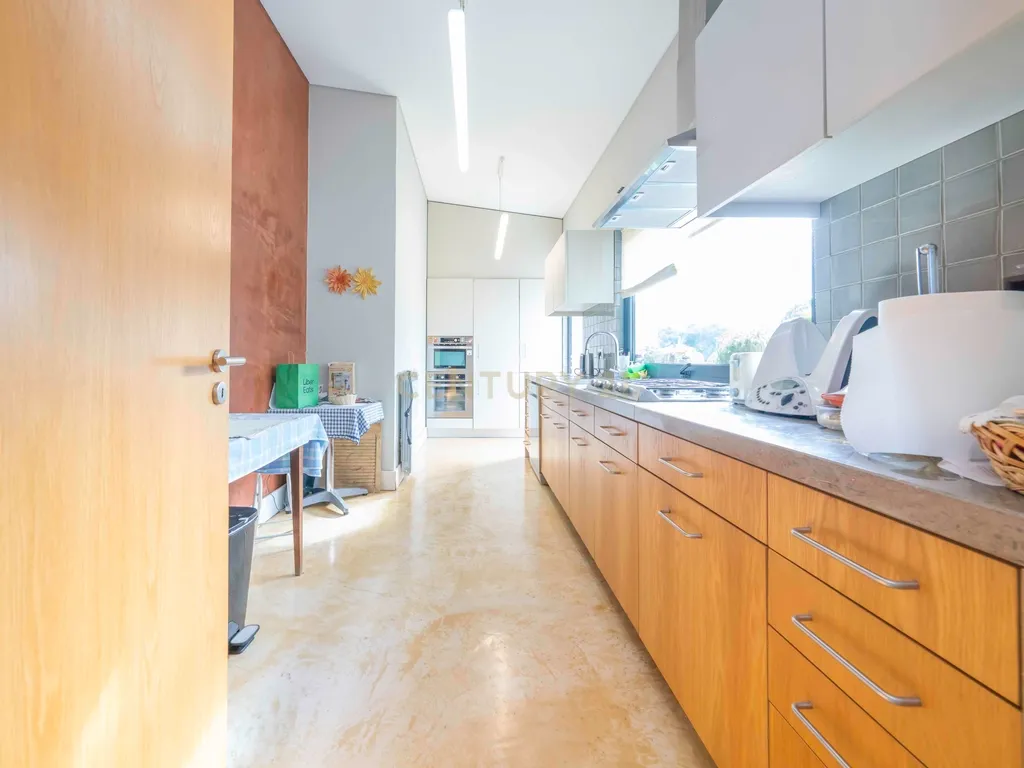 Moradia T5 Isolada, com Dois Pisos, Elevador e Terraço, com 800m2 de Terreno , na Quinta do Anjo, Palmela - Image 8