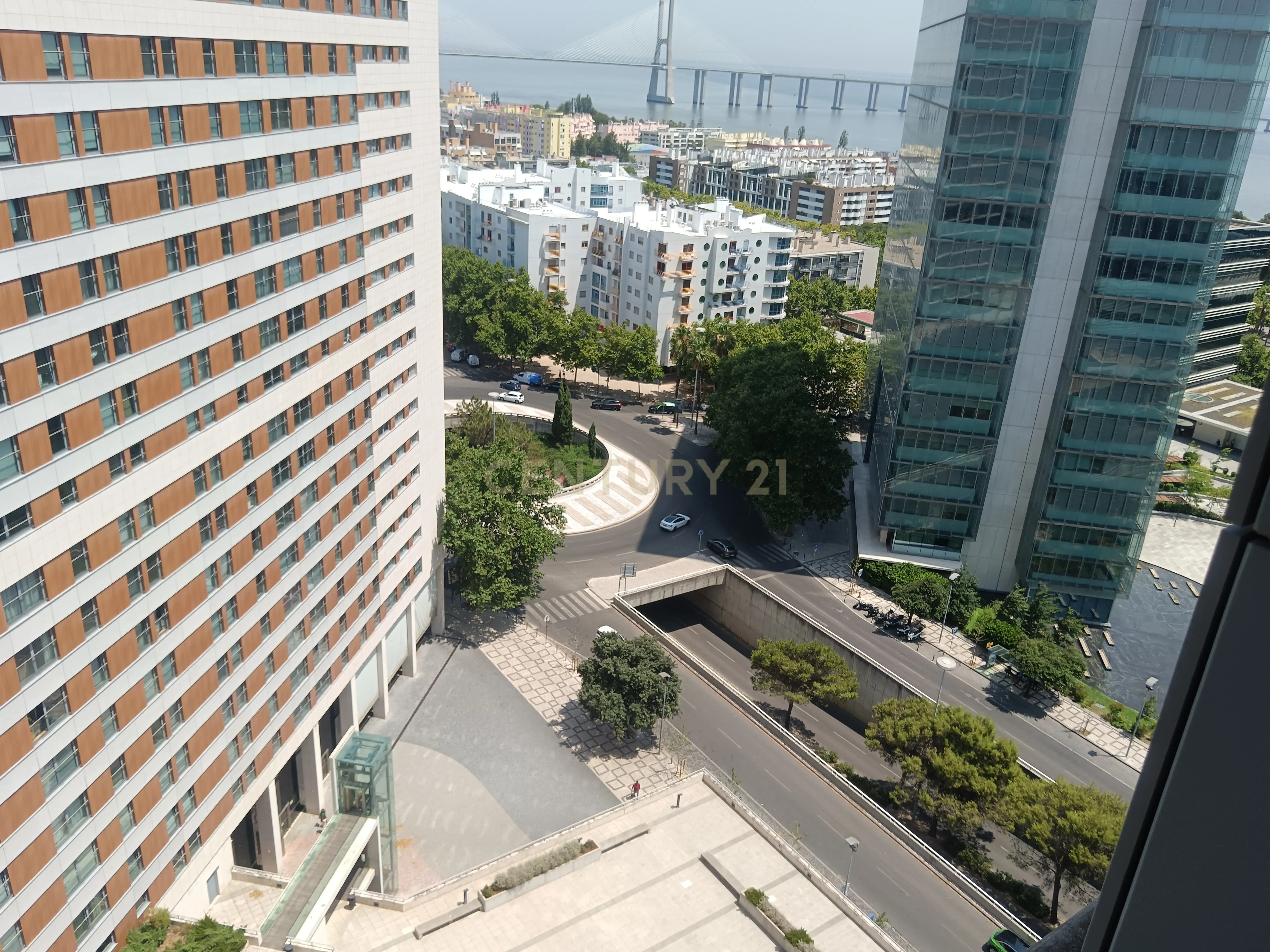 Fotografia 9 de Escritório com WC e Vista Rio no 14º Piso – Parque das Nações (Com Estacionamento privativo)