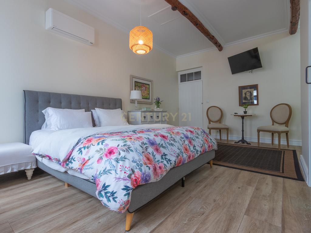 Casa Renovada com Vista para a Cidade em Ponta Delgada - Image 32