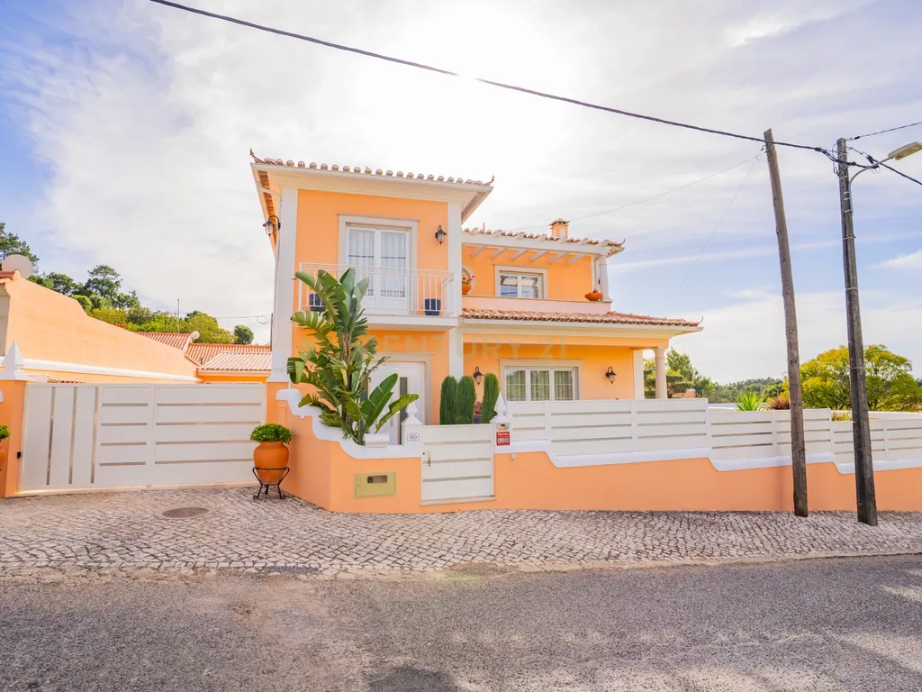 Moradia T4 Independente com Anexo | Lote 635 m² - Image 1
