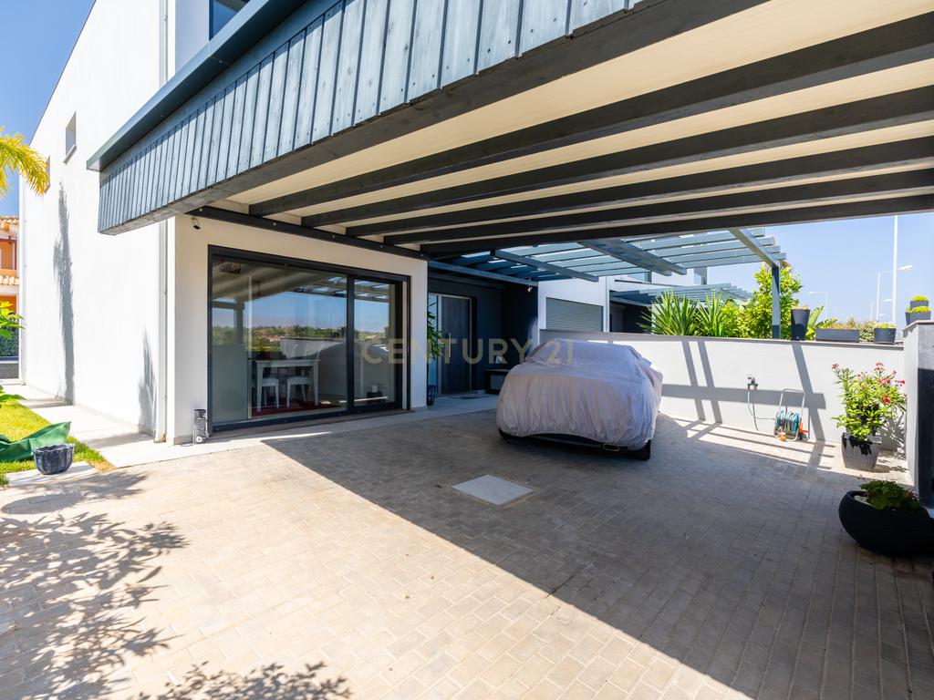 Moradia T3  + 1 Moderna com Piscina e Acabamentos de Luxo – Algoz  - Image 33