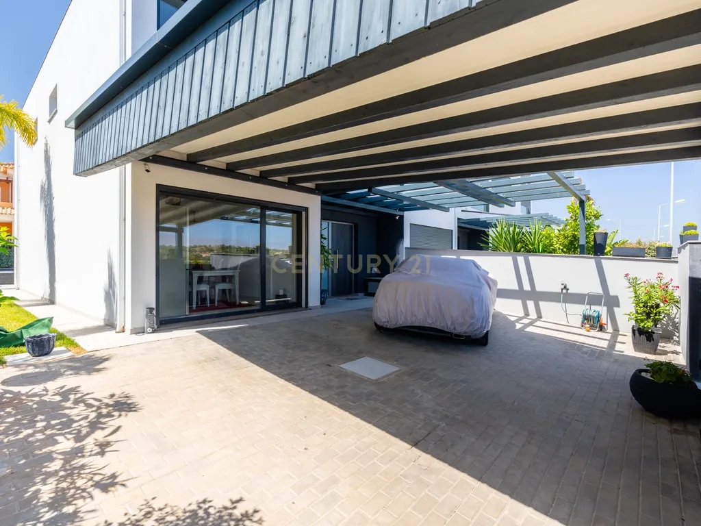 Moradia T3 + 1 Moderna com Piscina e Acabamentos de Luxo – Algoz - Image 33