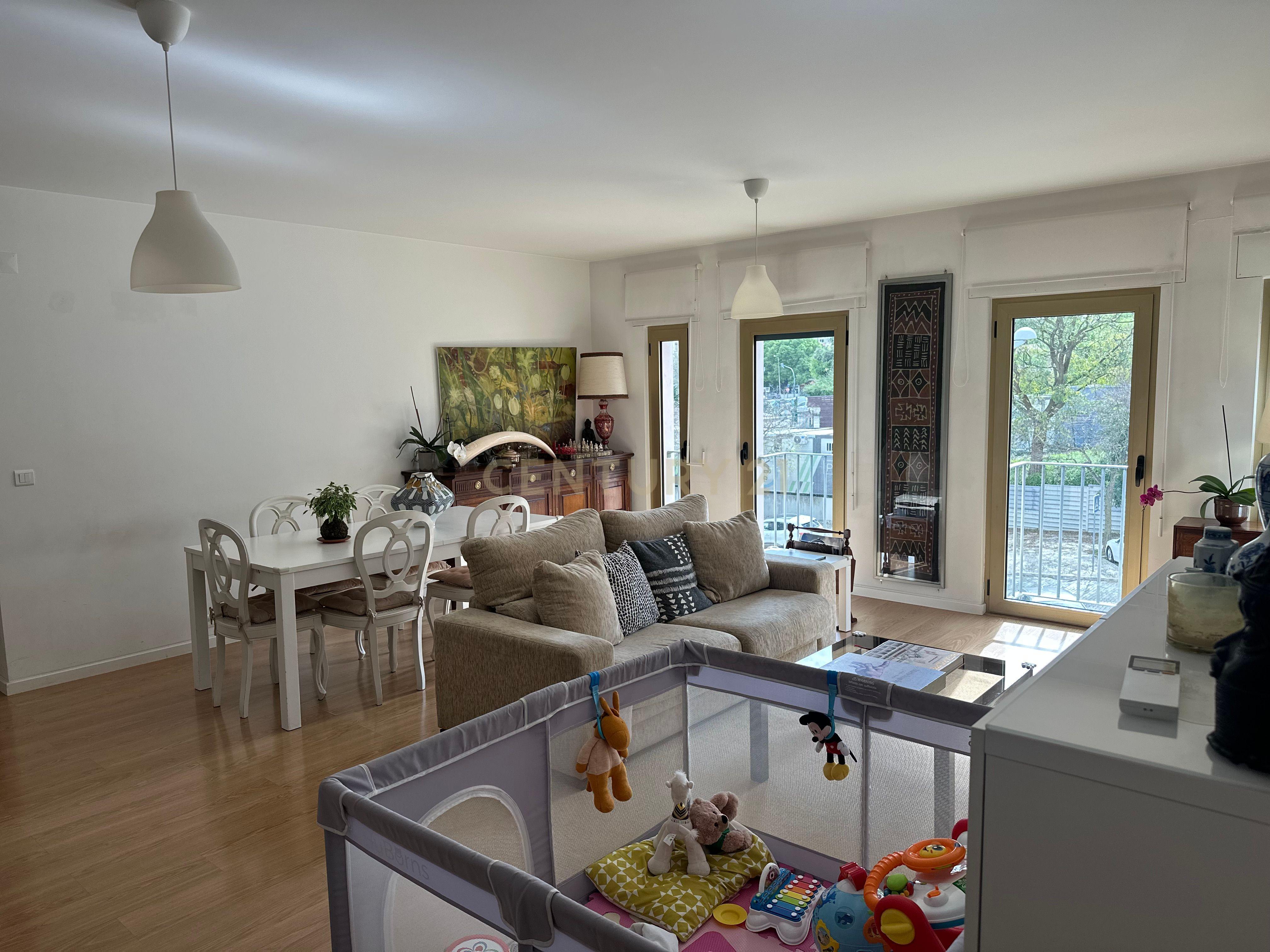 Apartamento T2 com 118m2 para venda nas Avenidas Novas com uma excelente localização proximo da estação de Entrecampos e da Cidade Universitária. - Image 14