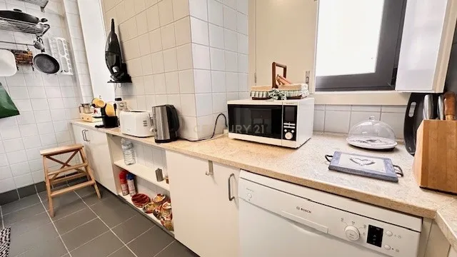 Venda de apartamento T1 no coração de Lisboa - Image 15