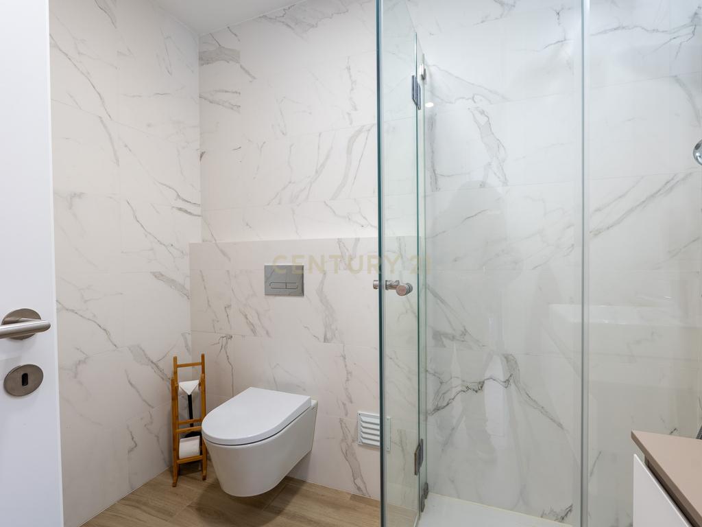 Apartamento T3+1 duplex, com terraço e estacionamento, no centro da cidade de Torres Vedras - Image 46