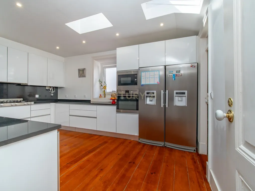 Penthouse Duplex T8 em Campo de Ourique - Lisboa - Image 25