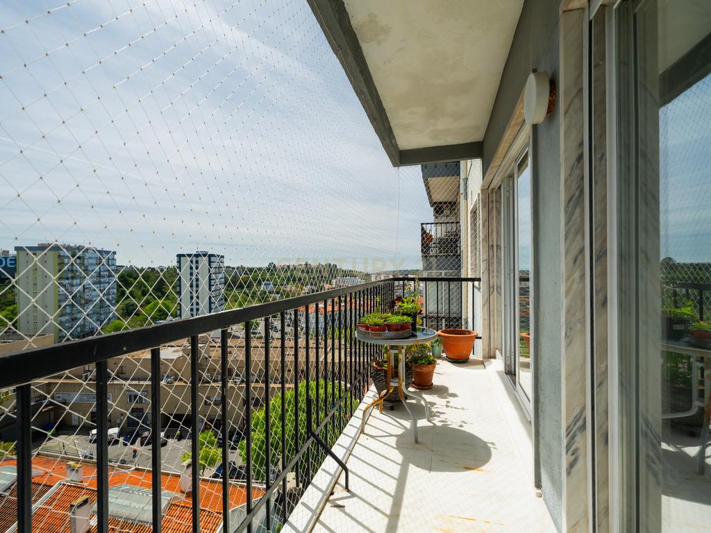 Excelente apartamento T3 em Carnaxide - Image 2