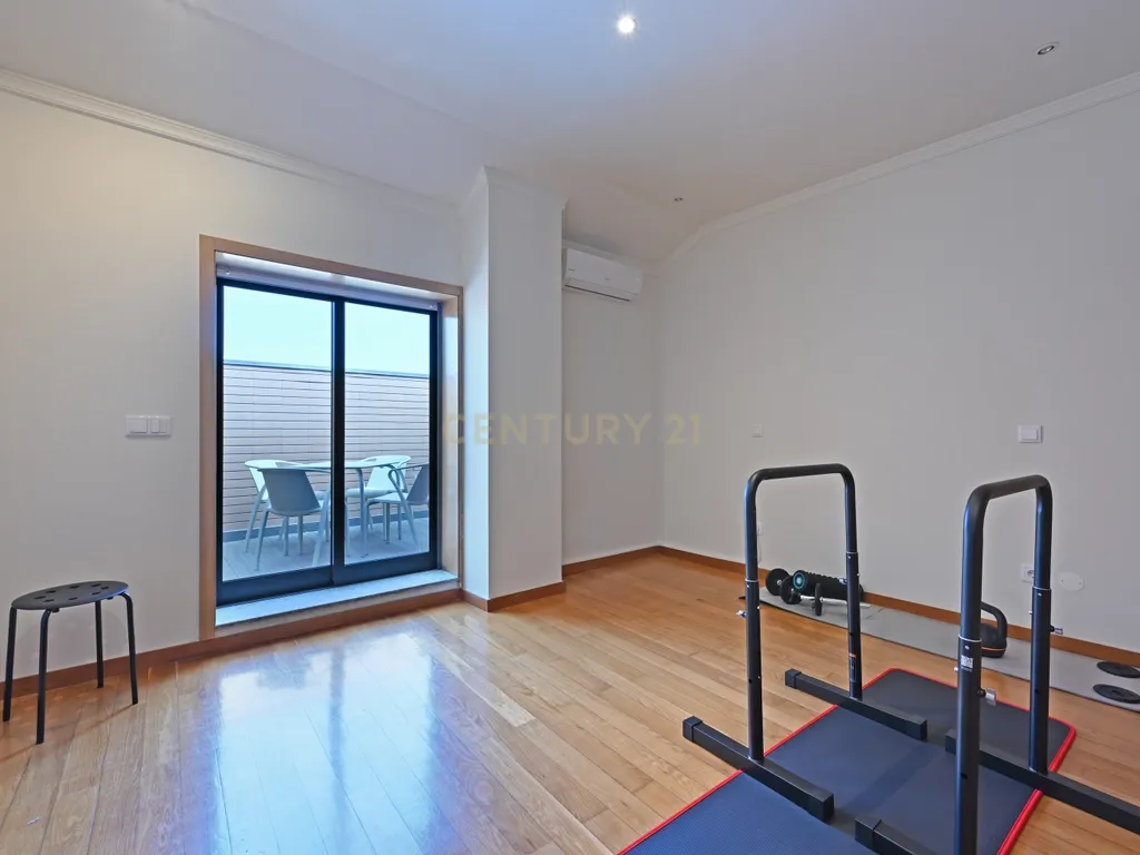 Apartamento Duplex T2+2 com 2 Suites e Terraço privativo em Canidelo - Image 21