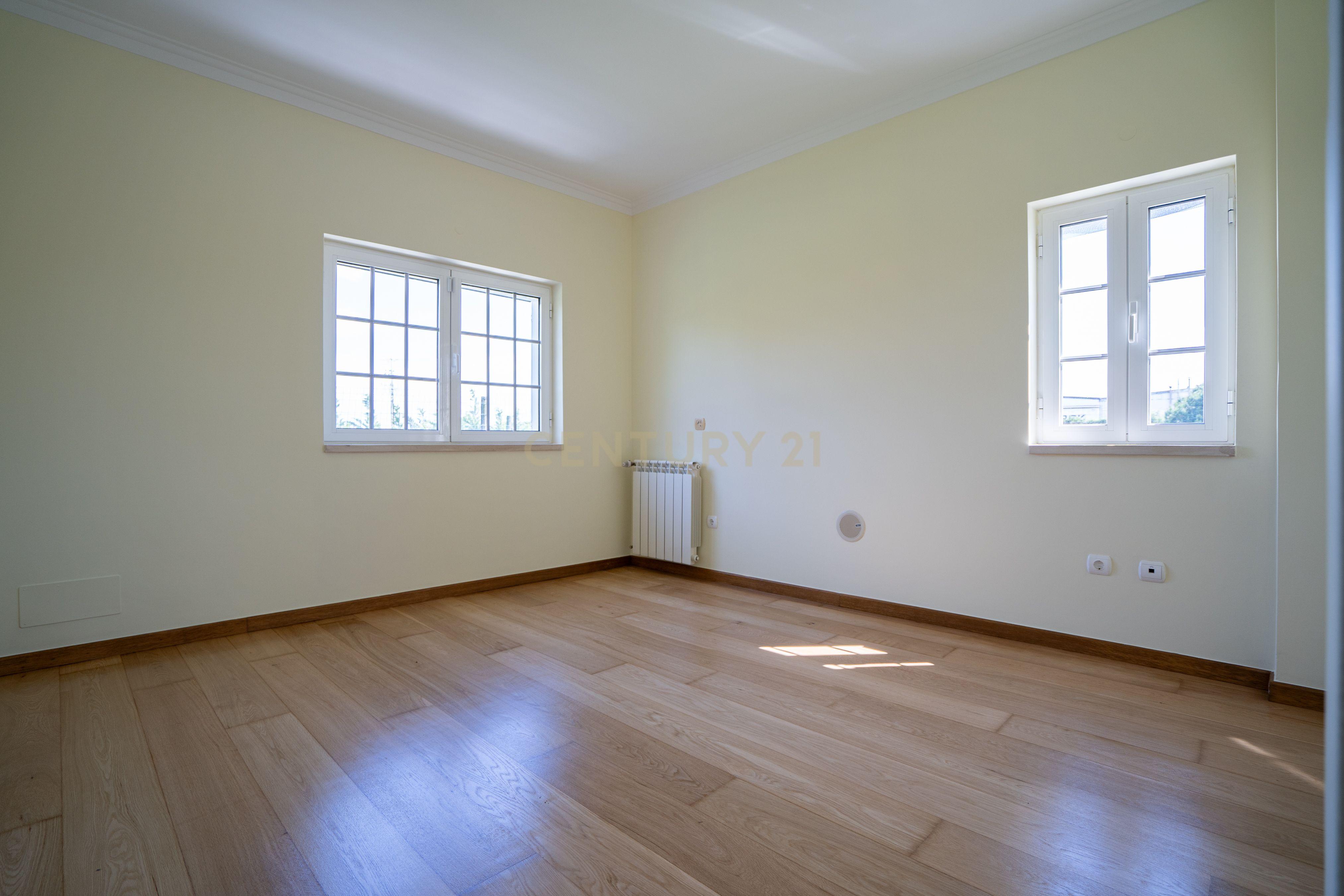 Moradia Térrea T4 na Moita com 3470m2 de Terreno - Image 6