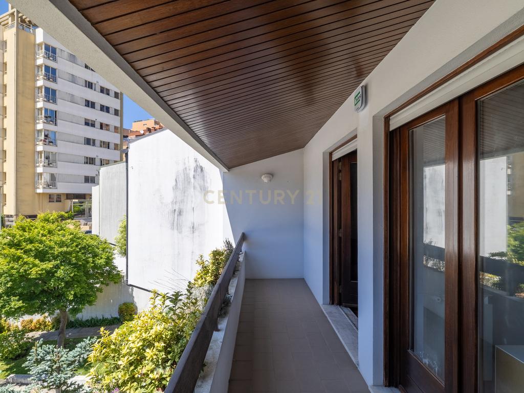 Moradia T4 com Jardim Privativo em Vila Nova de Gaia – Viva com Luz, Espaço e Centralidade - Image 35