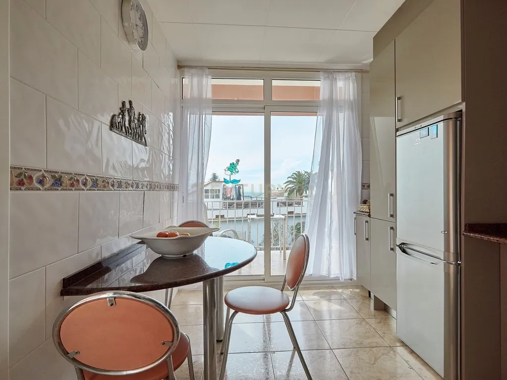 Moradia com vista para o mar e 3 habitações independentes em Canet de Mar - Image 15