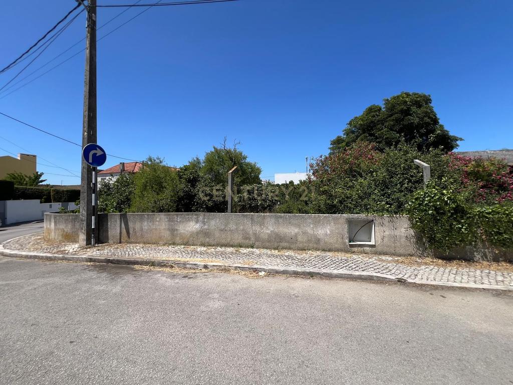 Terreno Urbano com 310 m2 na Charneca de Caparica - Image 2