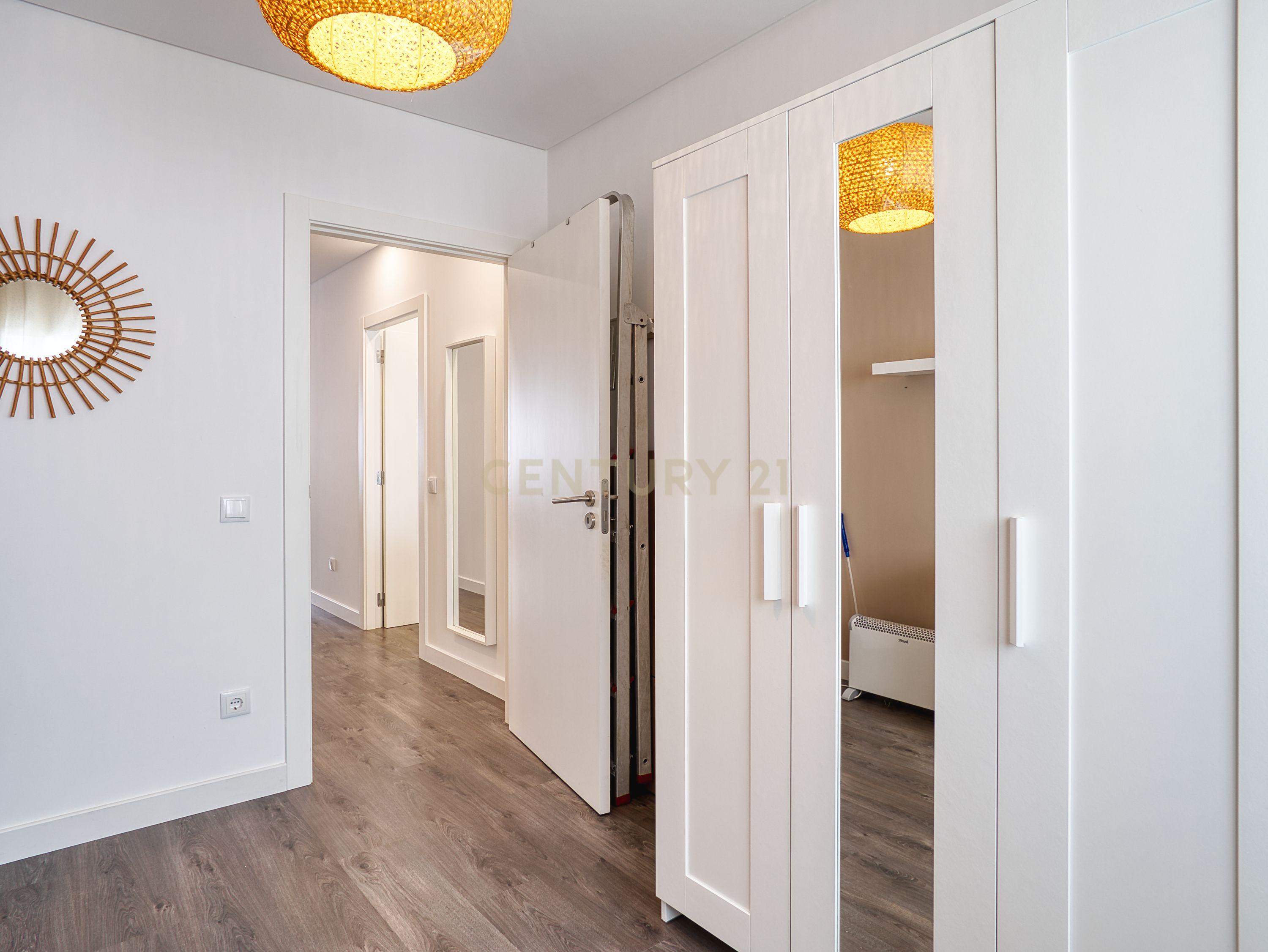 Apartamento Moderno T2 em Nazaré - Perto da Praia e Serviços - Image 19