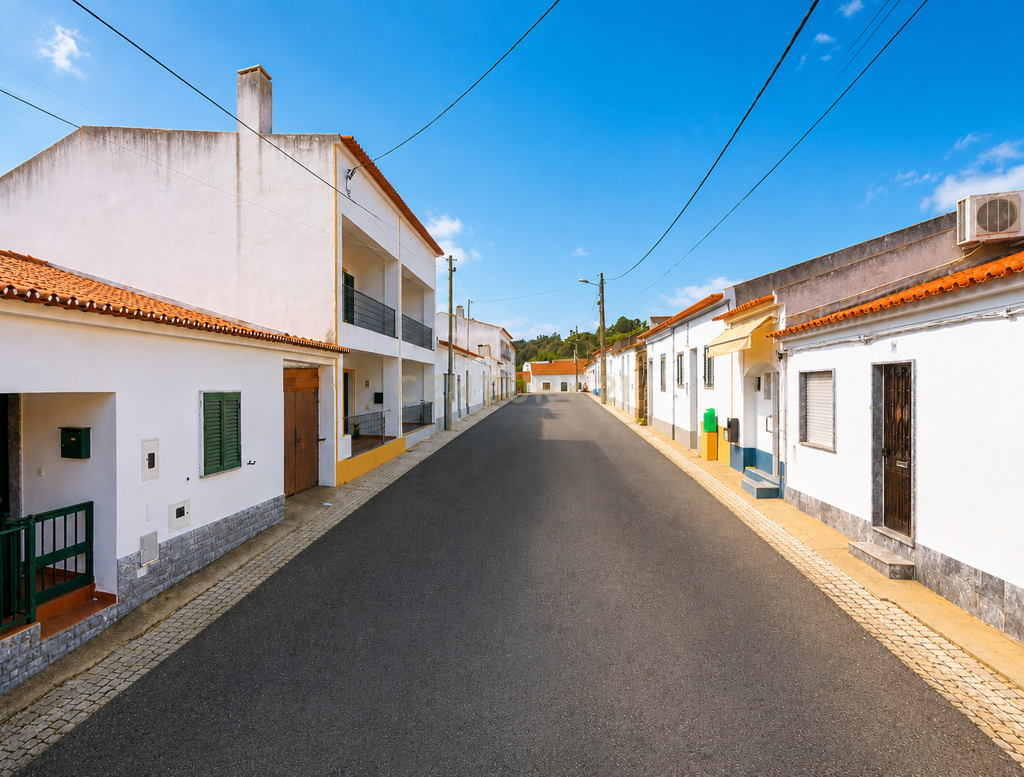 Fotografia 2 de Moradia de r/ch e primeiro andar localizada em Viana do Alentejo - Imóvel arrendado, sem possibilidade de fazer visitas