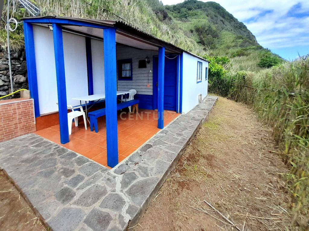 Refúgio Natural com Vista Mar – Terreno Rústico de 522m² com Moradia T0 em Madeira - Image 3