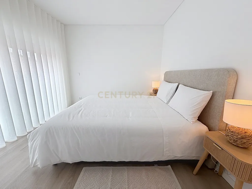 Apartamento T2 Novo - Arrendamento no Centro da Nazaré - Image 9