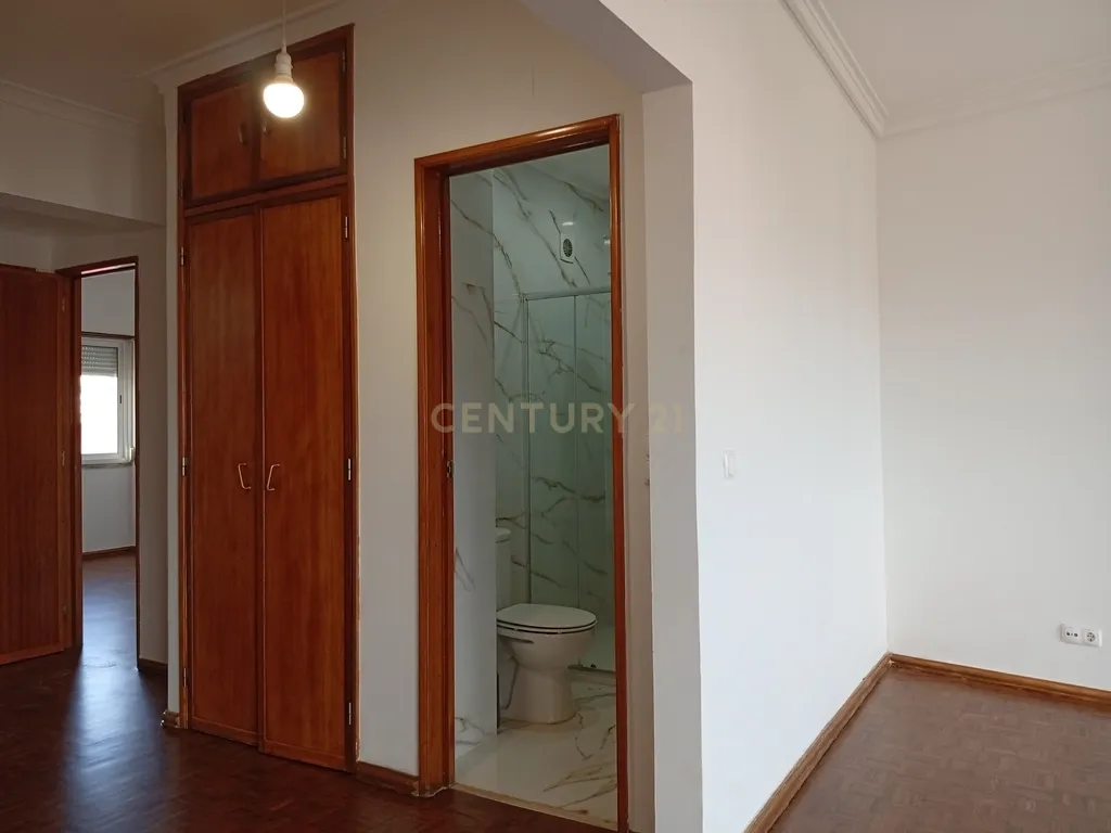 Apartamento T2 na Alameda - Image 12