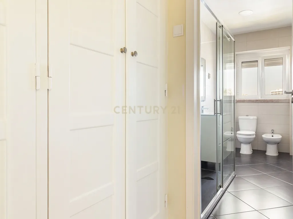 Apartamento T3 renovado na Avenida de Roma, Alvalade, Lisboa. Para Arrendar! - Image 11