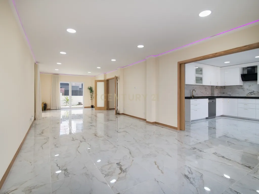 Moradia nova para estrear, de Sonho com Vista Panorâmica Sobre Lisboa no Bairro Casal do Bispo - Image 32