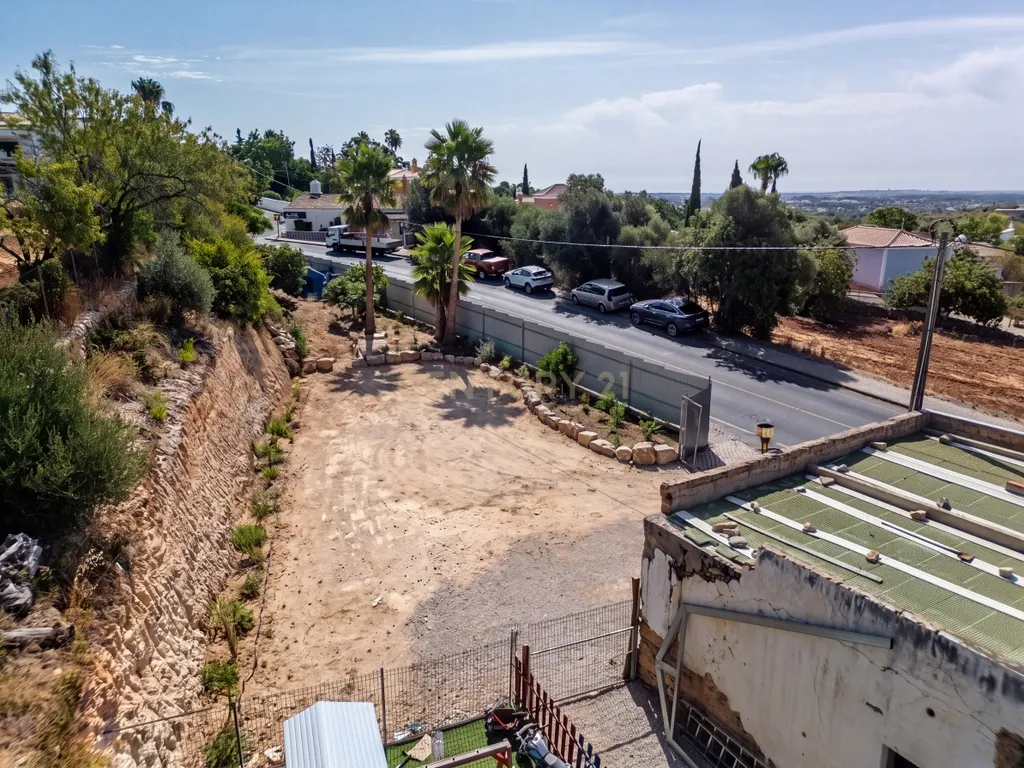 Moradia contemporânea em reconstrução em Vale Formoso, Loulé - Image 16