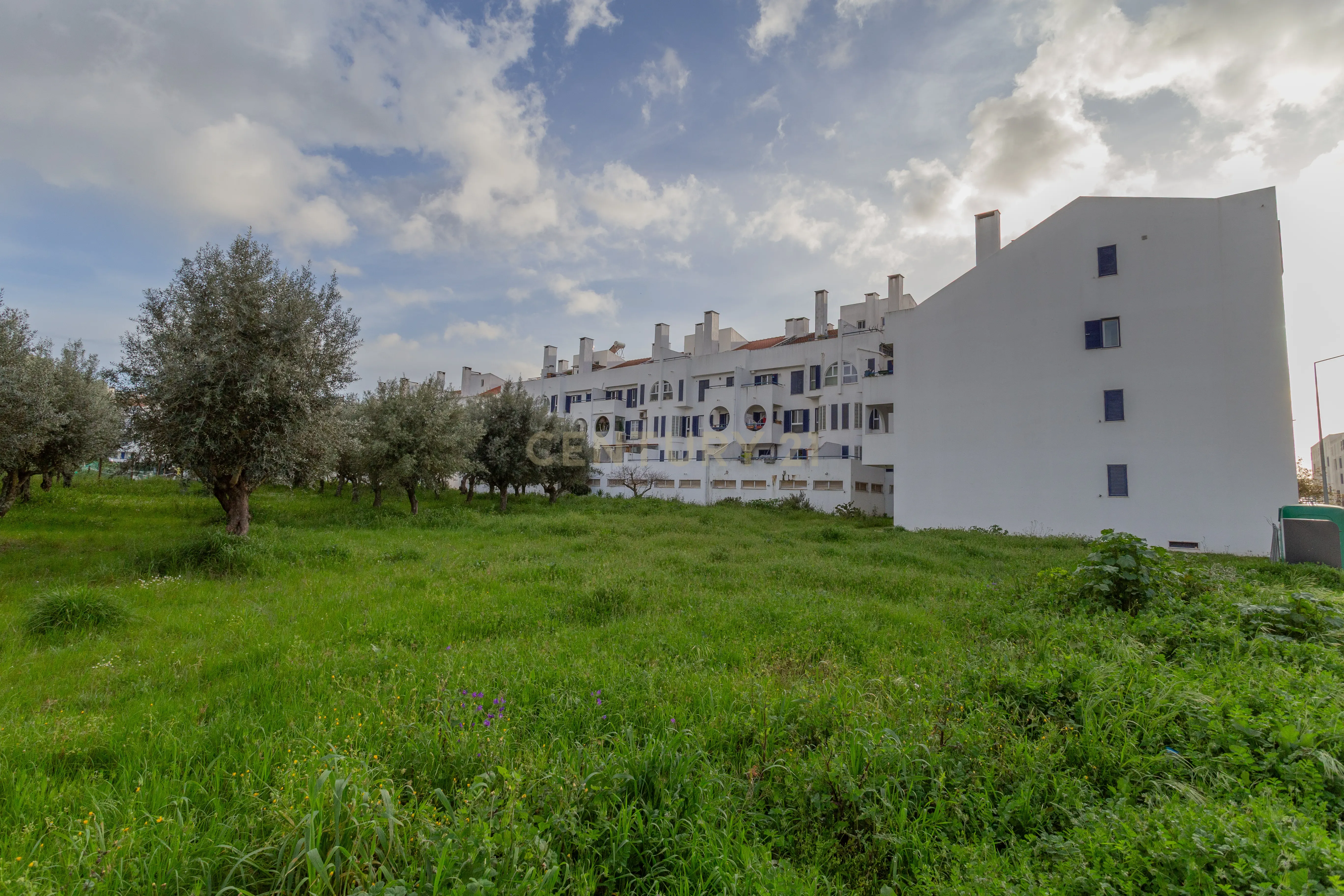 Apartamento T2 na Quinta do Anjo, Setúbal, com Estacionamento e Piscina Comum - Image 24
