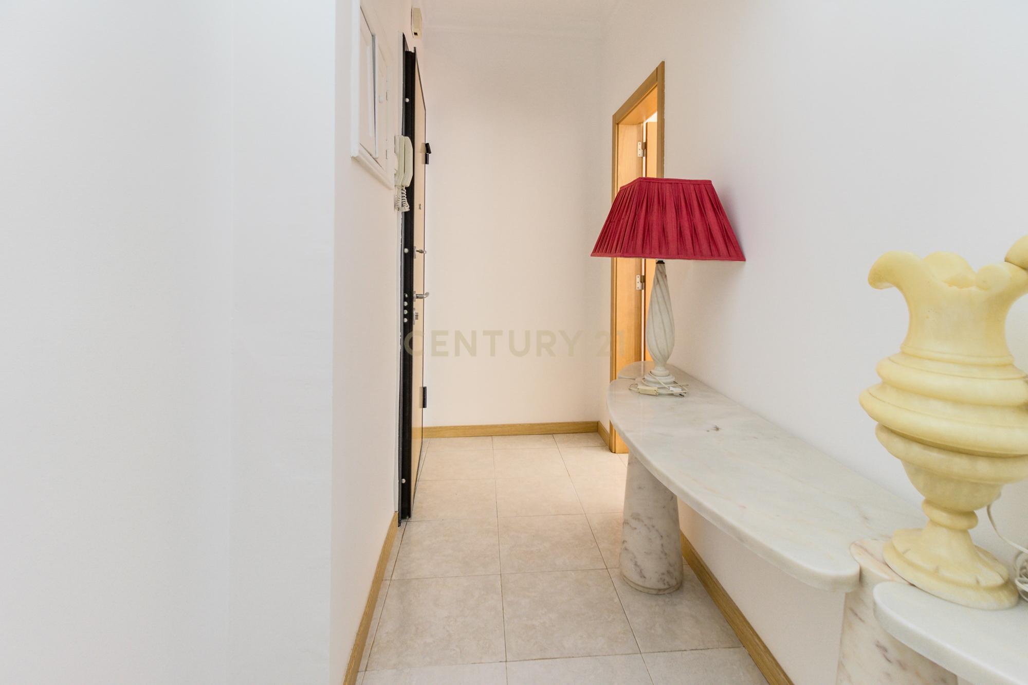 Apartamento T3 em Lisboa - Oportunidade Única  - Image 1